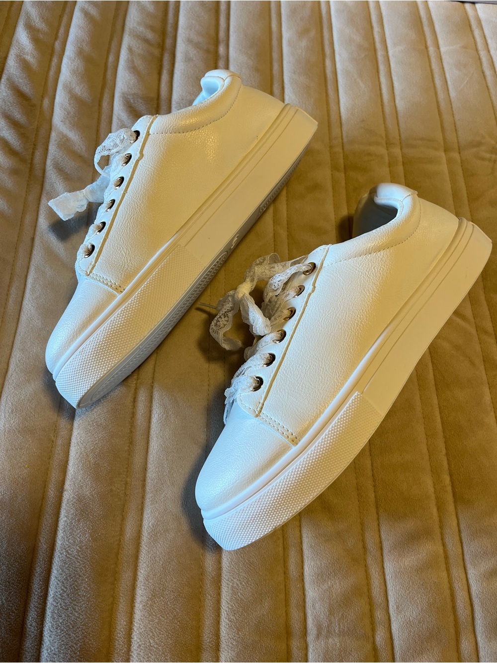 Brand New White Pink Lily Lace-Up Sneakers - Picture 3 of 5